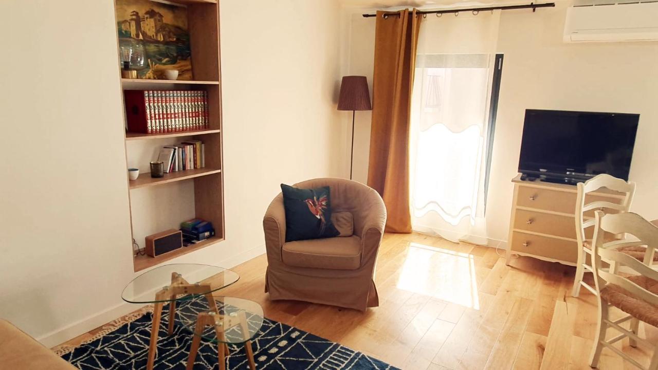 Apartment Hypercentre, Grand Traversant De 47m2 *