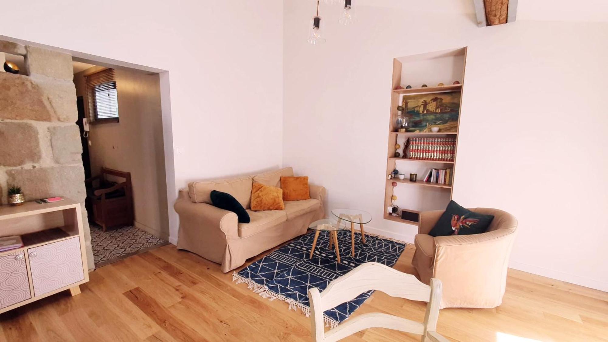 Hypercentre, Grand Traversant De 47m2 Sete